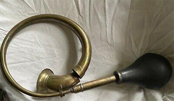 Vintage bulb horn