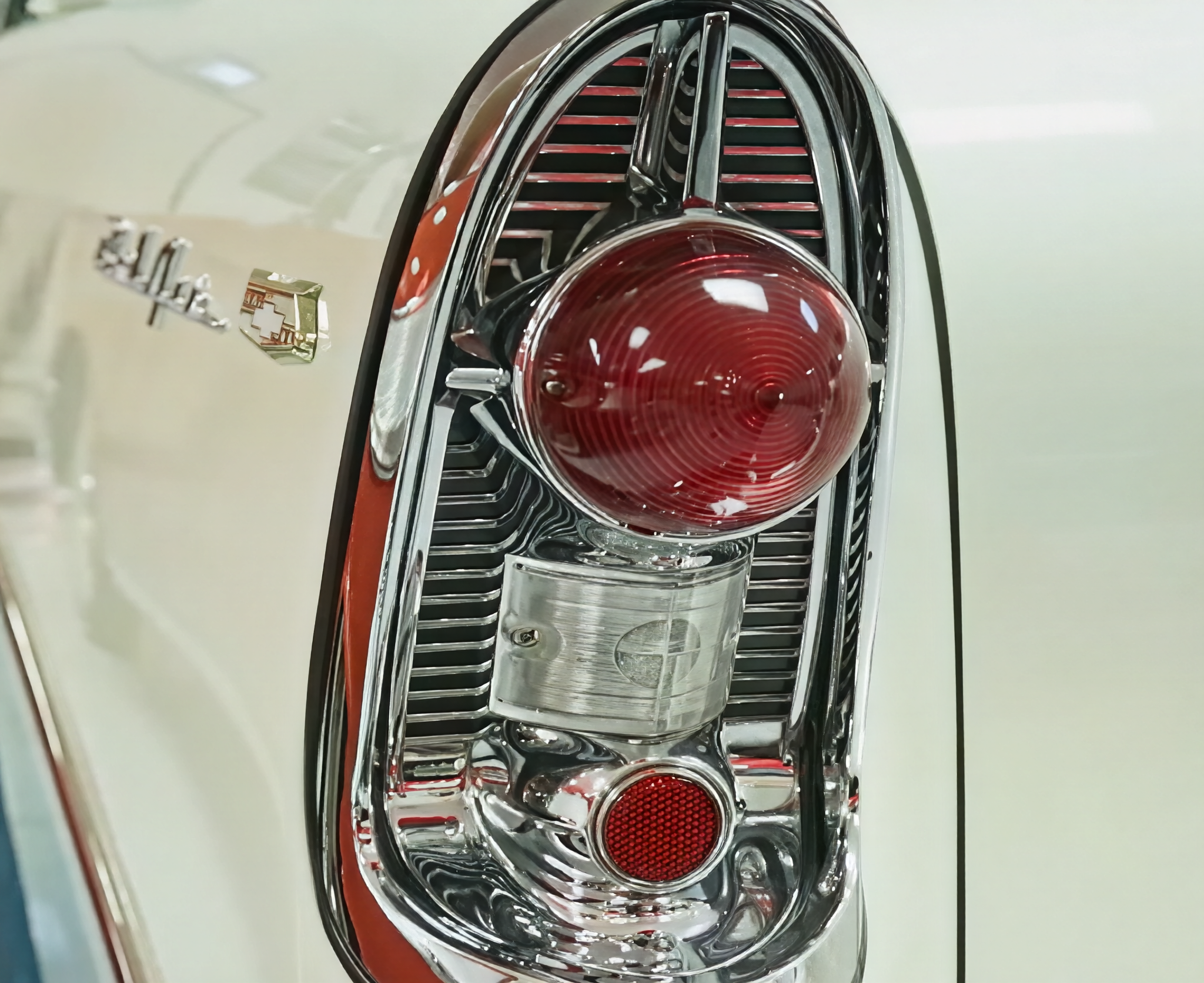 Carcasa de la luz trasera tipo «bullet» de un Chevy de 1956